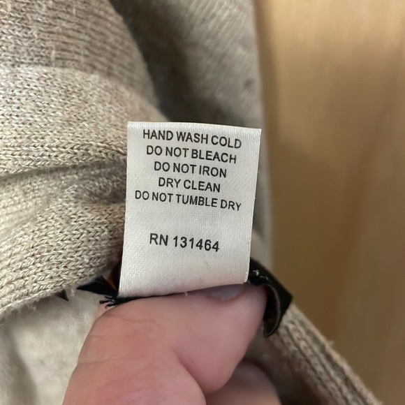 Lux Collexion luxury connected shall. Contains 30% cashmere. Very soft and warm. - Picture 11 of 11